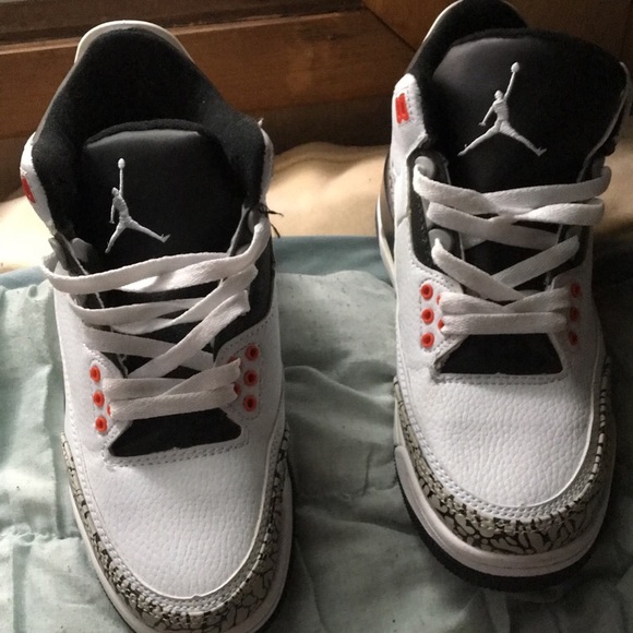 Jordan 4s - Picture 4 of 5